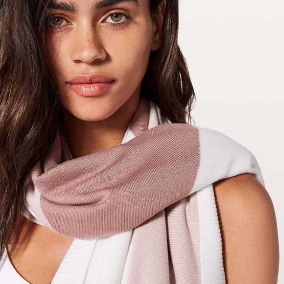 Lululemon Hatha Wrap - Picture 7 of 16